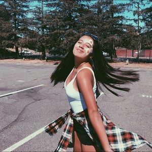 Meet your Posher, Jewelliete